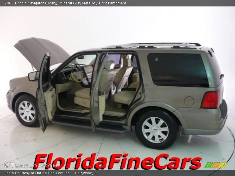 Mineral Grey Metallic / Light Parchment 2003 Lincoln Navigator Luxury