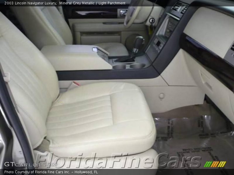 Mineral Grey Metallic / Light Parchment 2003 Lincoln Navigator Luxury