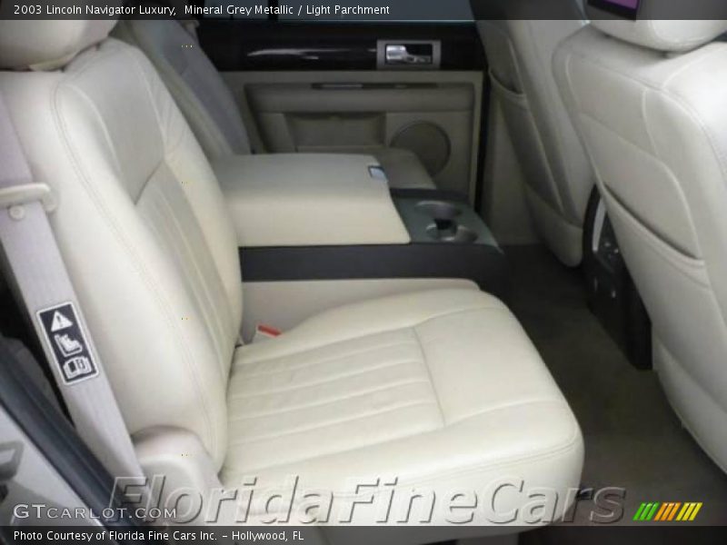 Mineral Grey Metallic / Light Parchment 2003 Lincoln Navigator Luxury