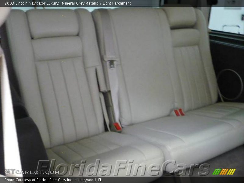 Mineral Grey Metallic / Light Parchment 2003 Lincoln Navigator Luxury