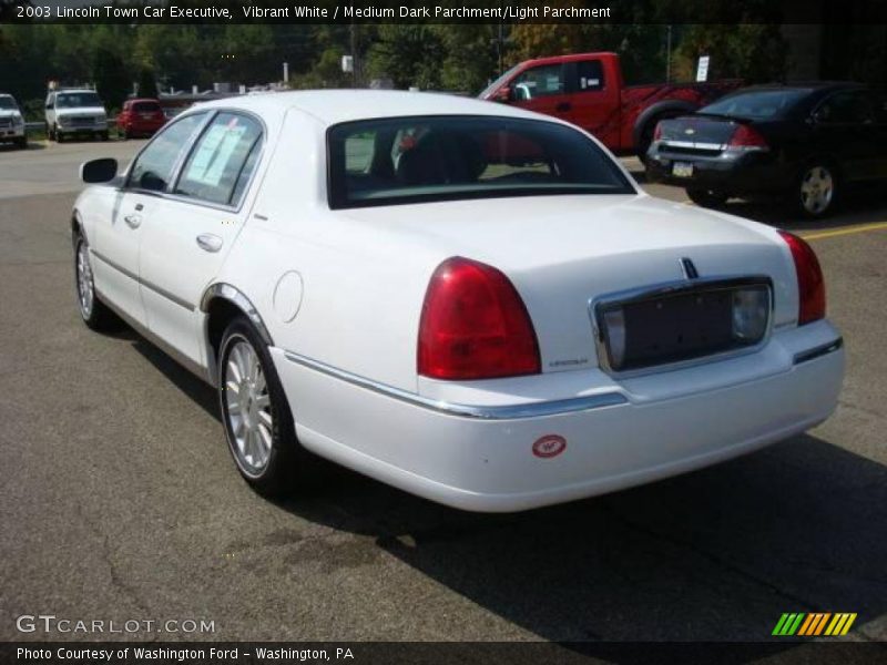 Vibrant White / Medium Dark Parchment/Light Parchment 2003 Lincoln Town Car Executive