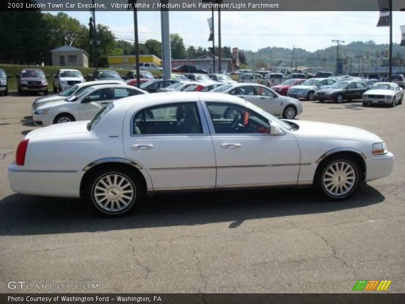 Vibrant White / Medium Dark Parchment/Light Parchment 2003 Lincoln Town Car Executive