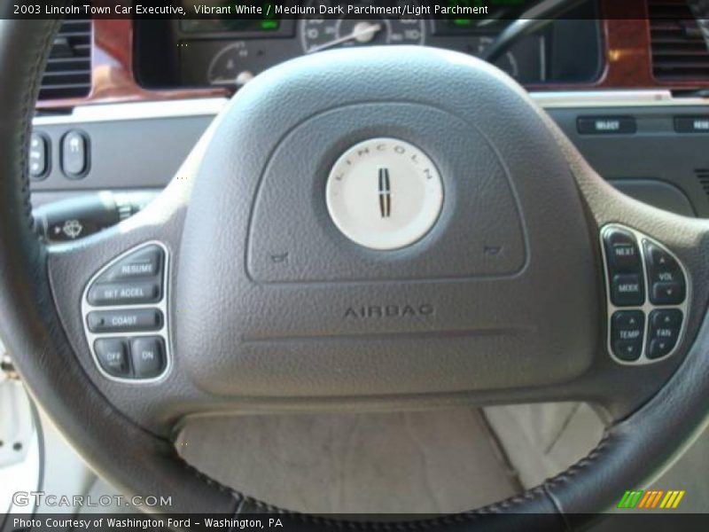 Vibrant White / Medium Dark Parchment/Light Parchment 2003 Lincoln Town Car Executive