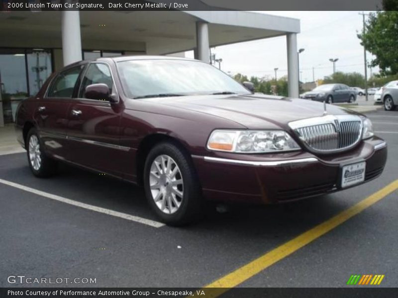 Dark Cherry Metallic / Dove 2006 Lincoln Town Car Signature