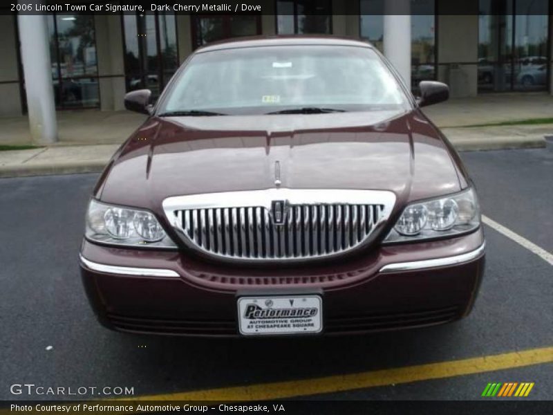 Dark Cherry Metallic / Dove 2006 Lincoln Town Car Signature