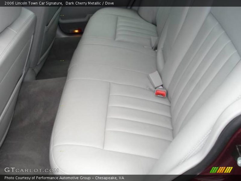 Dark Cherry Metallic / Dove 2006 Lincoln Town Car Signature