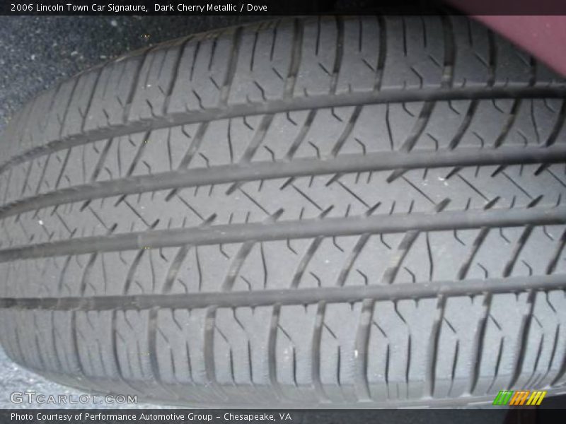 Dark Cherry Metallic / Dove 2006 Lincoln Town Car Signature