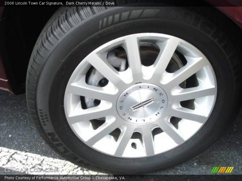 Dark Cherry Metallic / Dove 2006 Lincoln Town Car Signature