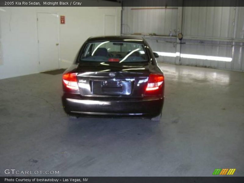 Midnight Black / Gray 2005 Kia Rio Sedan