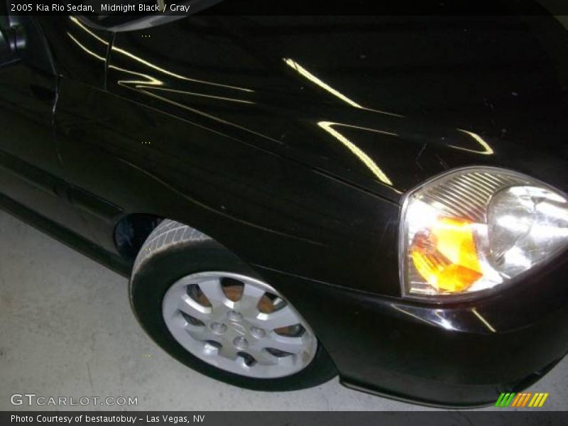 Midnight Black / Gray 2005 Kia Rio Sedan