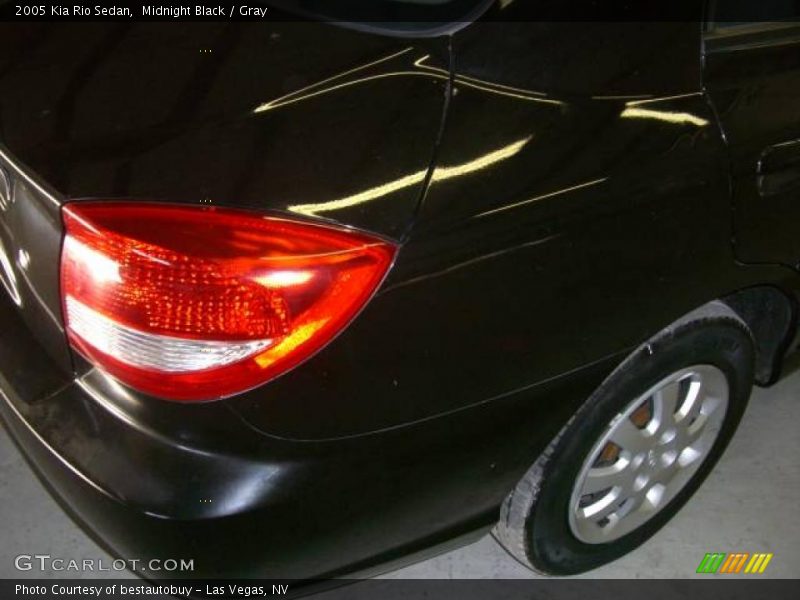 Midnight Black / Gray 2005 Kia Rio Sedan