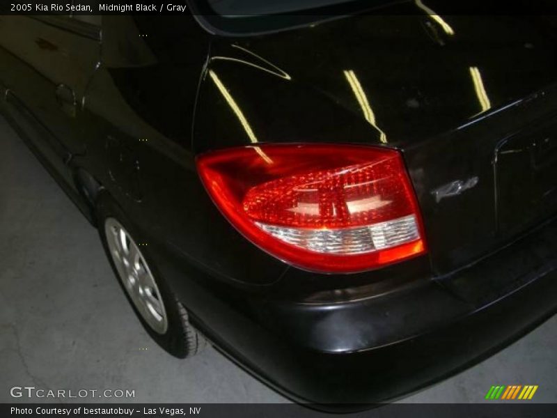 Midnight Black / Gray 2005 Kia Rio Sedan