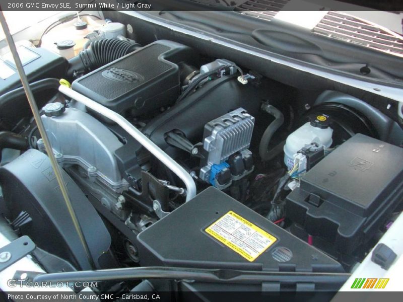 Summit White / Light Gray 2006 GMC Envoy SLE
