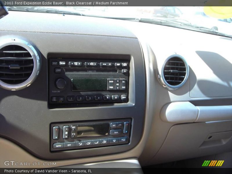 Black Clearcoat / Medium Parchment 2003 Ford Expedition Eddie Bauer
