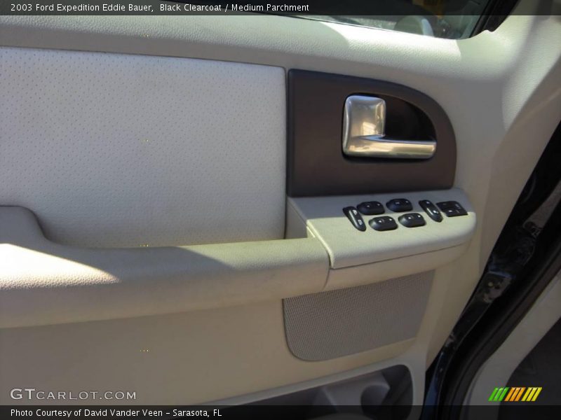 Black Clearcoat / Medium Parchment 2003 Ford Expedition Eddie Bauer