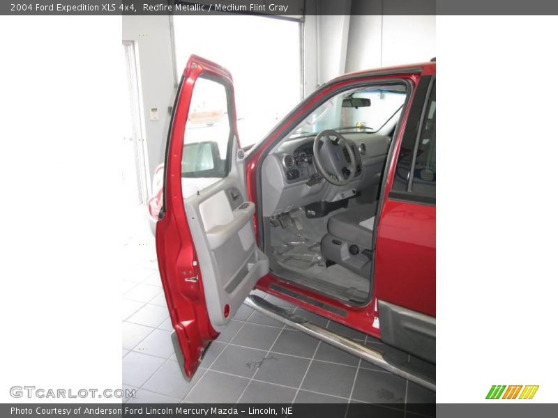 Redfire Metallic / Medium Flint Gray 2004 Ford Expedition XLS 4x4