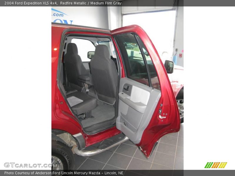 Redfire Metallic / Medium Flint Gray 2004 Ford Expedition XLS 4x4