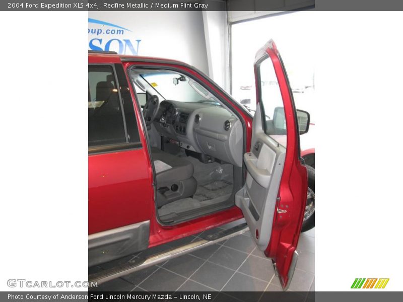 Redfire Metallic / Medium Flint Gray 2004 Ford Expedition XLS 4x4