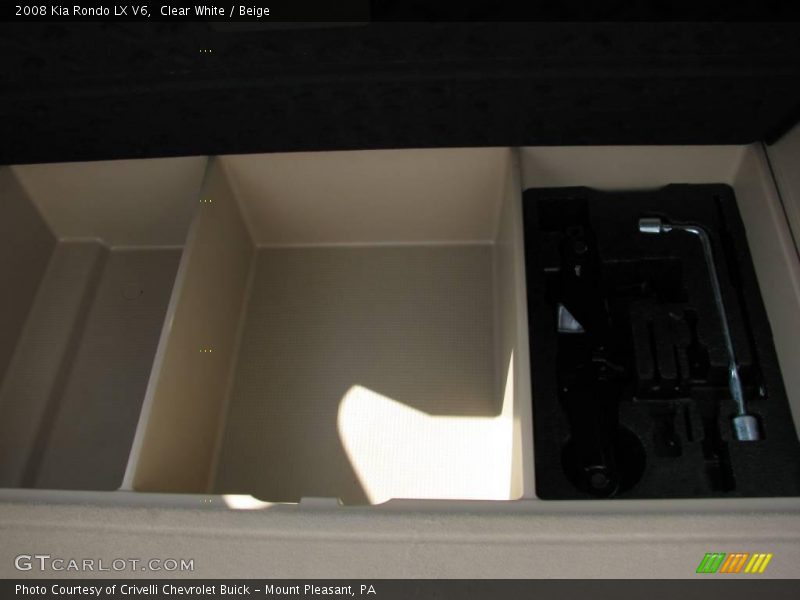 Clear White / Beige 2008 Kia Rondo LX V6