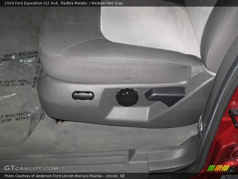 Redfire Metallic / Medium Flint Gray 2004 Ford Expedition XLS 4x4