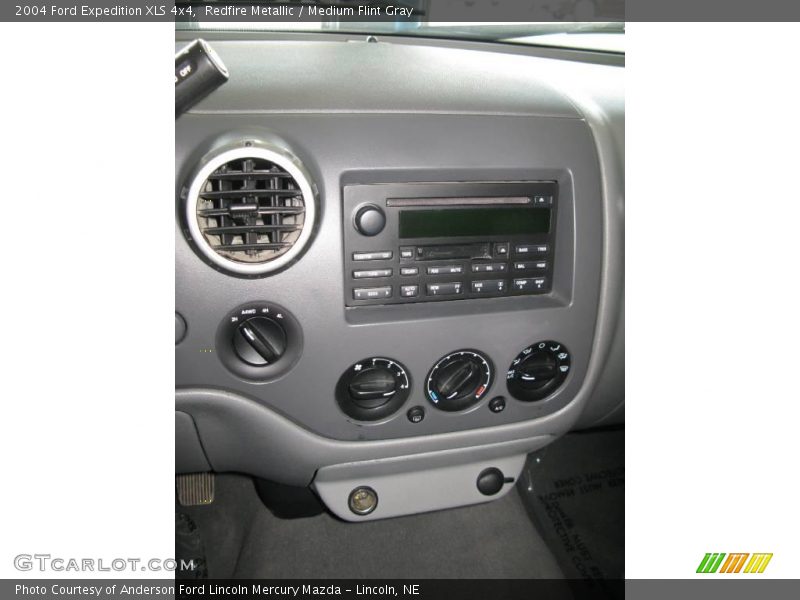 Redfire Metallic / Medium Flint Gray 2004 Ford Expedition XLS 4x4
