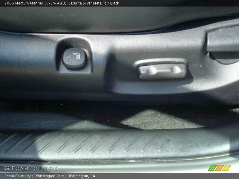 Satellite Silver Metallic / Black 2006 Mercury Mariner Luxury 4WD