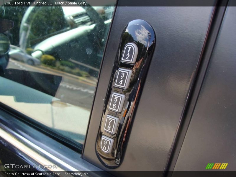 Black / Shale Grey 2005 Ford Five Hundred SE