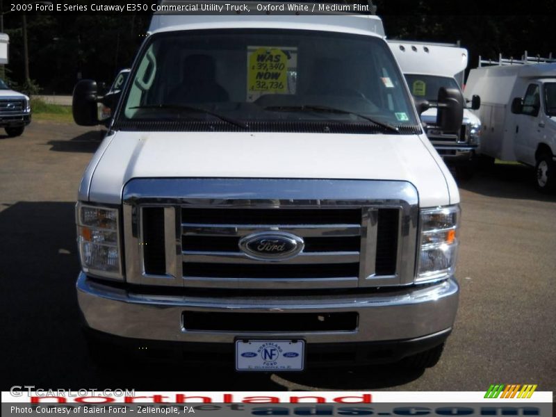 Oxford White / Medium Flint 2009 Ford E Series Cutaway E350 Commercial Utility Truck