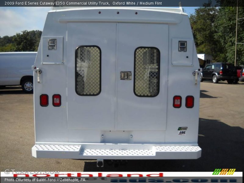 Oxford White / Medium Flint 2009 Ford E Series Cutaway E350 Commercial Utility Truck
