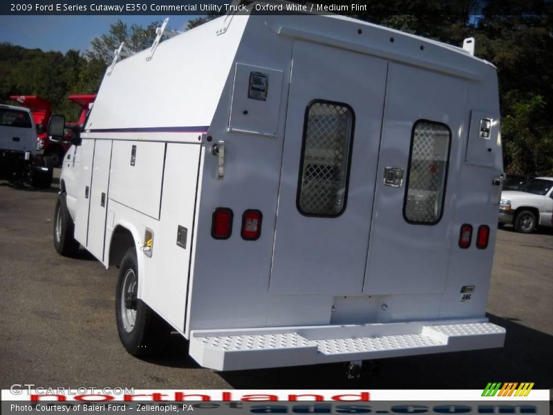 Oxford White / Medium Flint 2009 Ford E Series Cutaway E350 Commercial Utility Truck