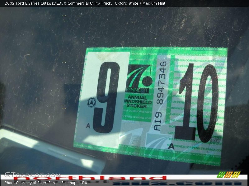 Oxford White / Medium Flint 2009 Ford E Series Cutaway E350 Commercial Utility Truck