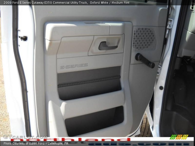 Oxford White / Medium Flint 2009 Ford E Series Cutaway E350 Commercial Utility Truck