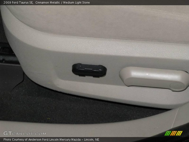 Cinnamon Metallic / Medium Light Stone 2009 Ford Taurus SE