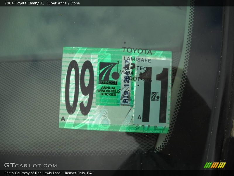Super White / Stone 2004 Toyota Camry LE