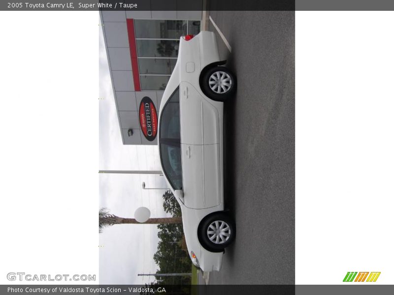 Super White / Taupe 2005 Toyota Camry LE