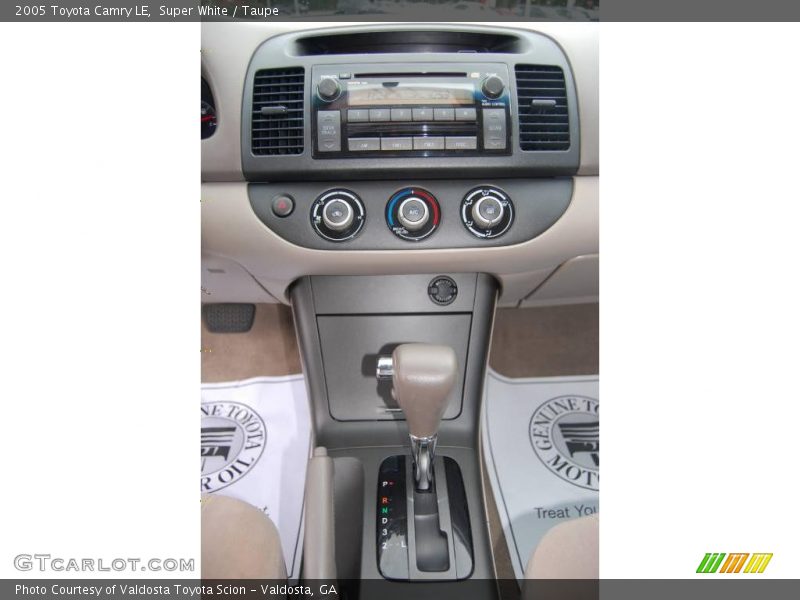 Super White / Taupe 2005 Toyota Camry LE