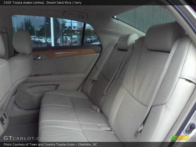 Desert Sand Mica / Ivory 2005 Toyota Avalon Limited