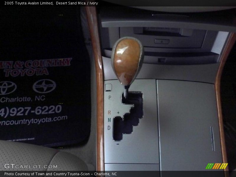 Desert Sand Mica / Ivory 2005 Toyota Avalon Limited