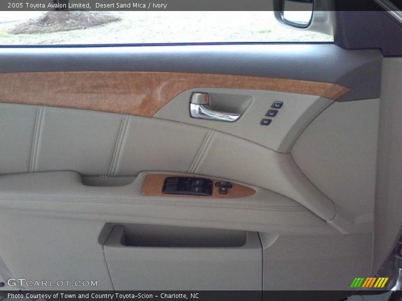 Desert Sand Mica / Ivory 2005 Toyota Avalon Limited