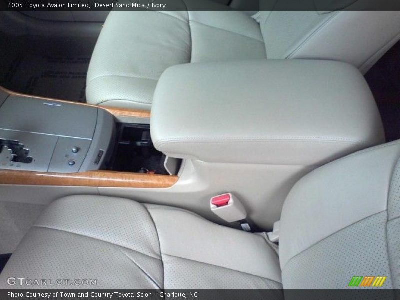 Desert Sand Mica / Ivory 2005 Toyota Avalon Limited