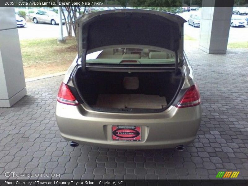 Desert Sand Mica / Ivory 2005 Toyota Avalon Limited