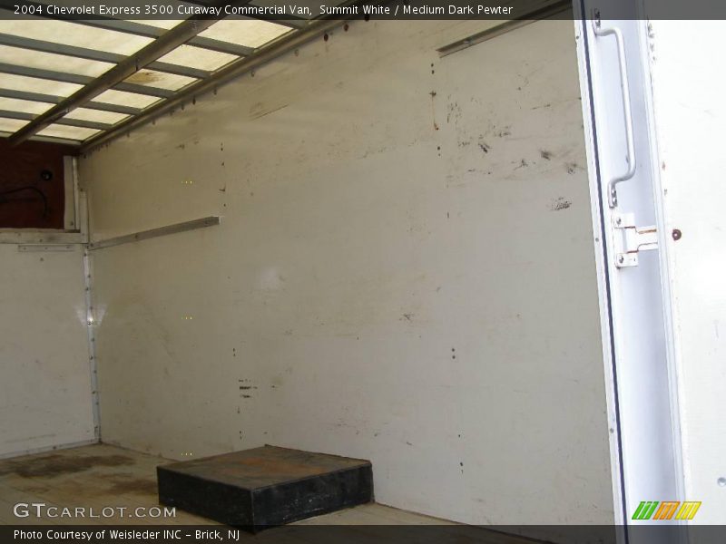 Summit White / Medium Dark Pewter 2004 Chevrolet Express 3500 Cutaway Commercial Van
