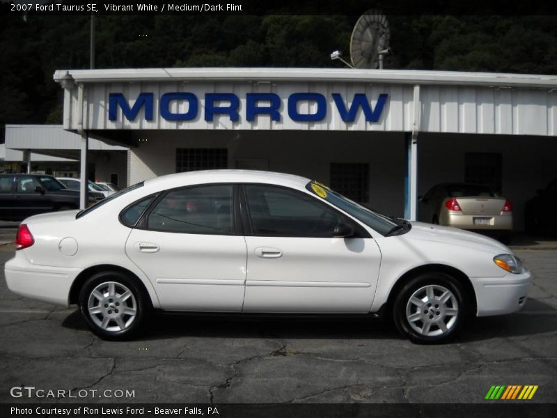 Vibrant White / Medium/Dark Flint 2007 Ford Taurus SE