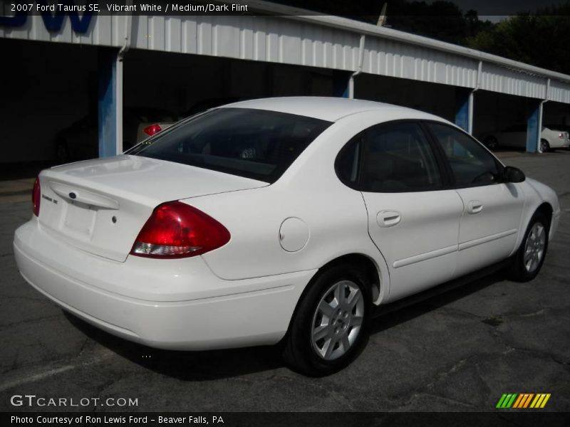 Vibrant White / Medium/Dark Flint 2007 Ford Taurus SE