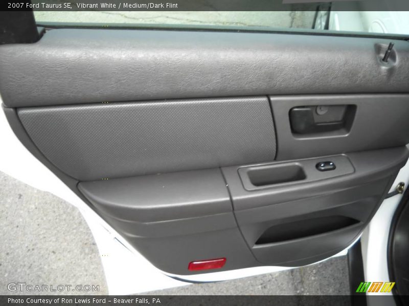 Vibrant White / Medium/Dark Flint 2007 Ford Taurus SE