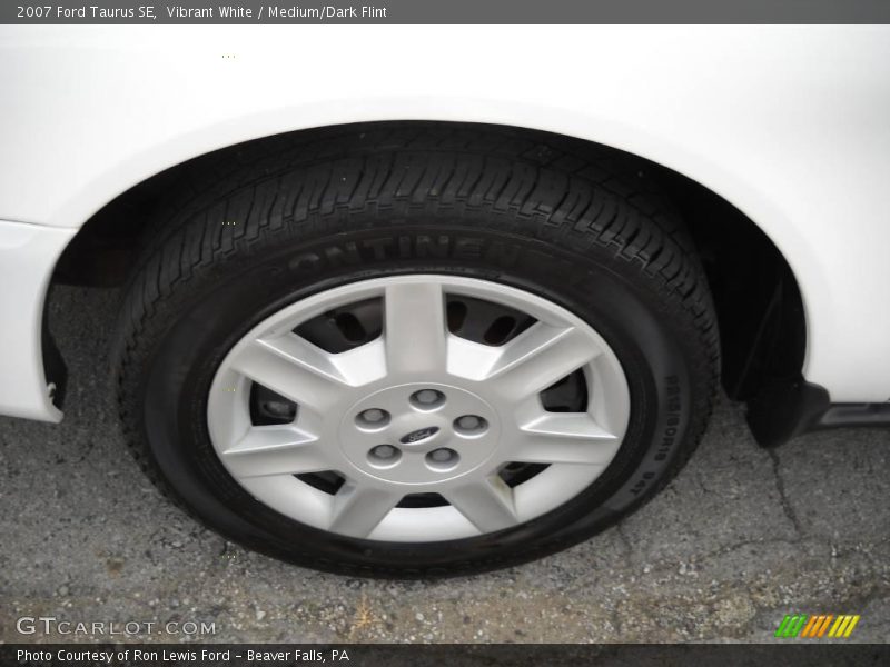 Vibrant White / Medium/Dark Flint 2007 Ford Taurus SE