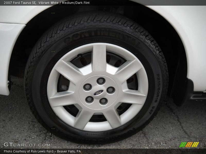 Vibrant White / Medium/Dark Flint 2007 Ford Taurus SE