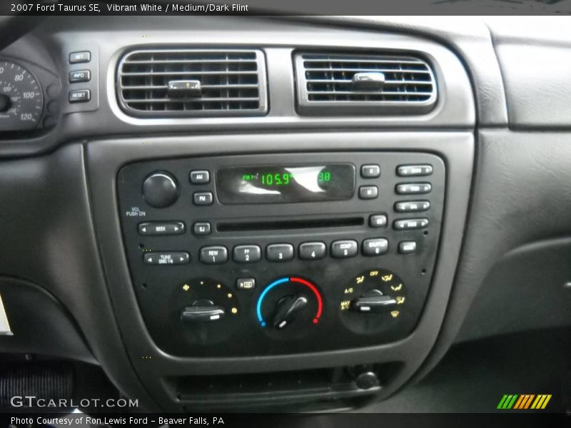 Vibrant White / Medium/Dark Flint 2007 Ford Taurus SE