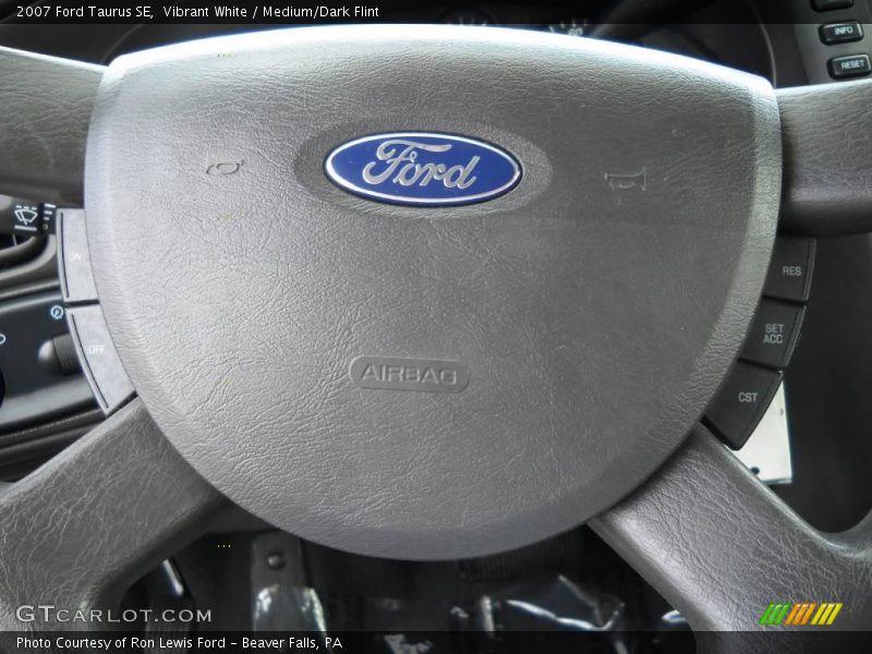 Vibrant White / Medium/Dark Flint 2007 Ford Taurus SE