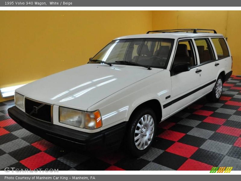 White / Beige 1995 Volvo 940 Wagon